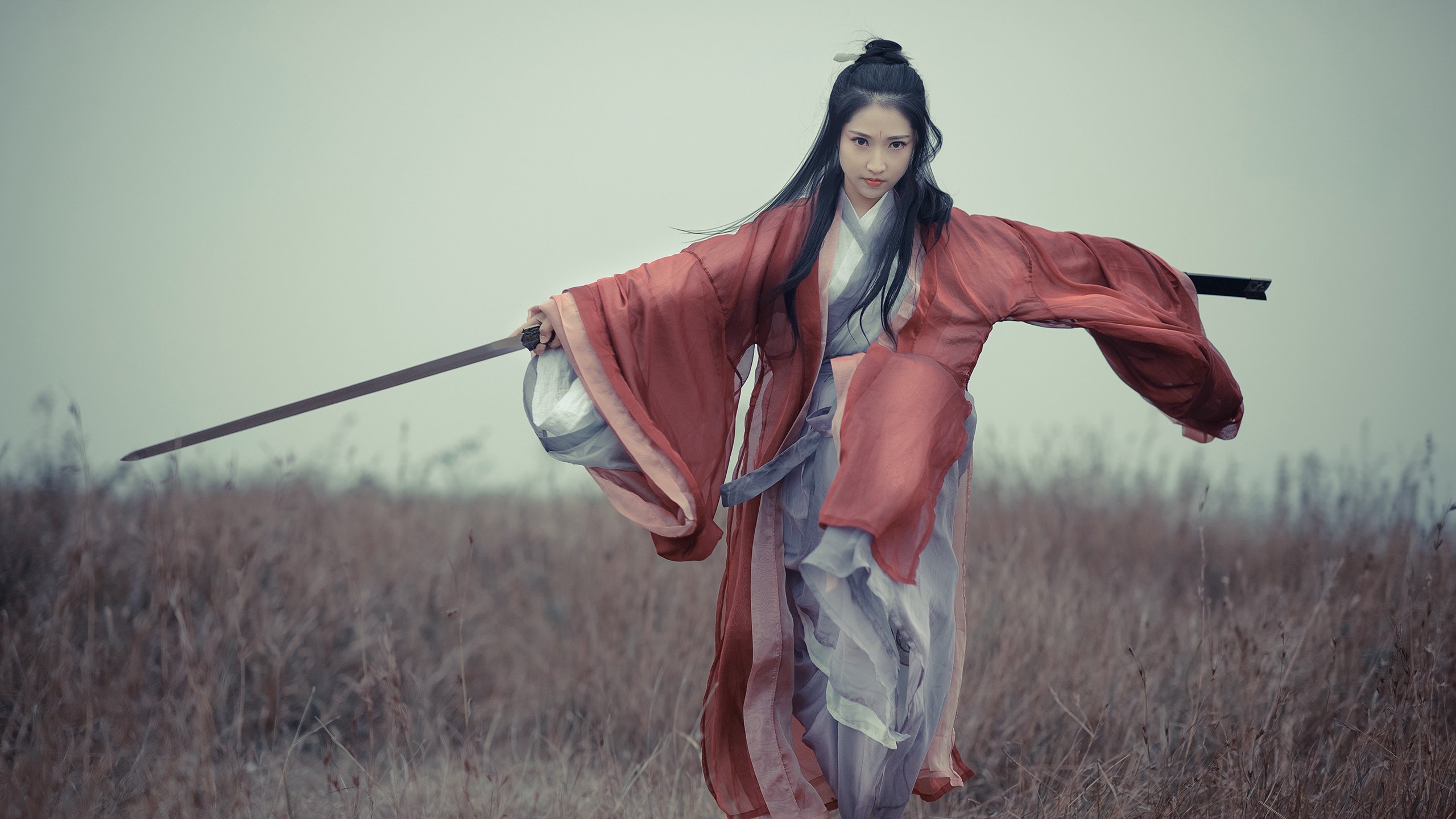 九游官网pc-_现场观众热情高涨：气氛点燃比赛热度_，比赛气氛热烈,现场掌声不断