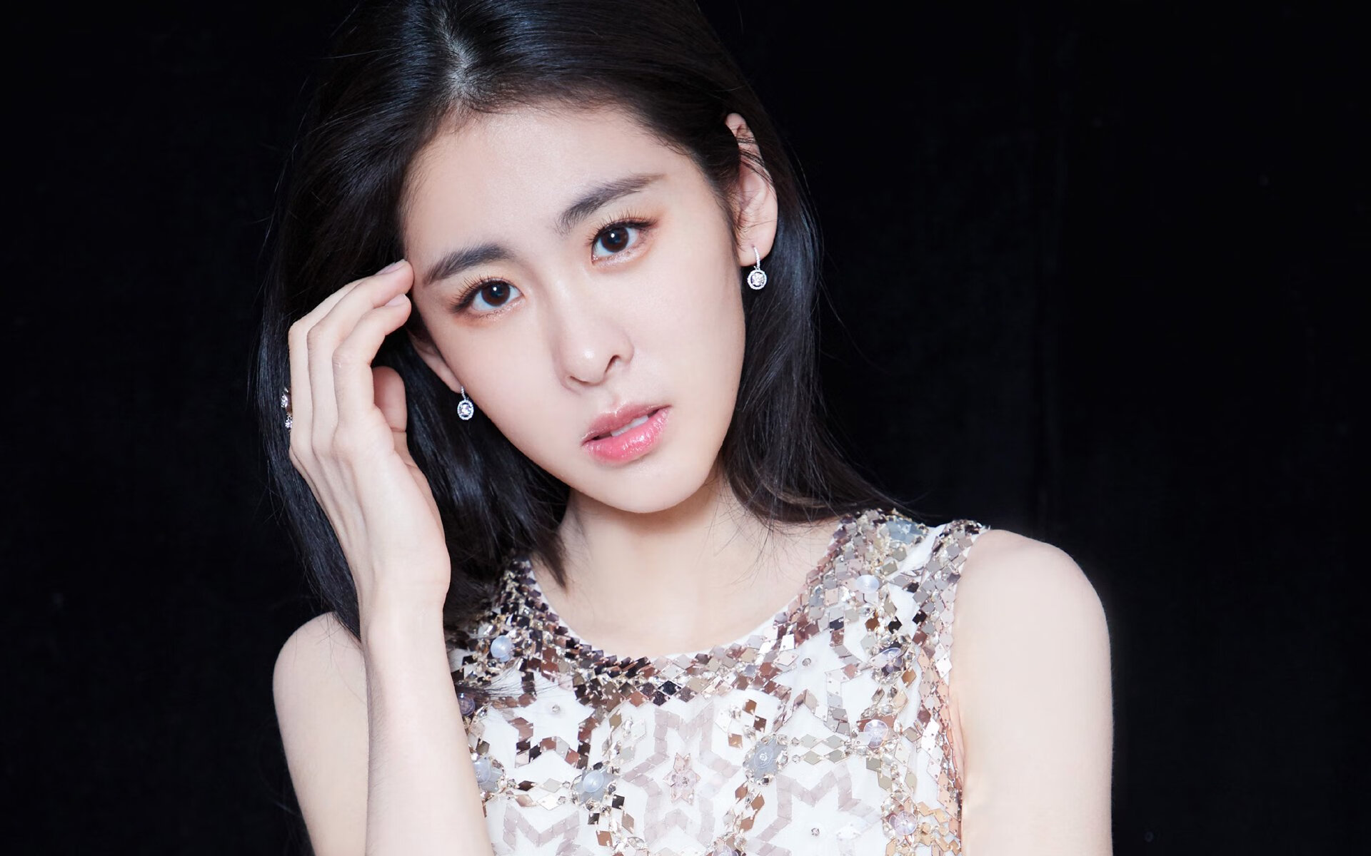 -赛后采访：李明表示“团队合作是胜利关键”！