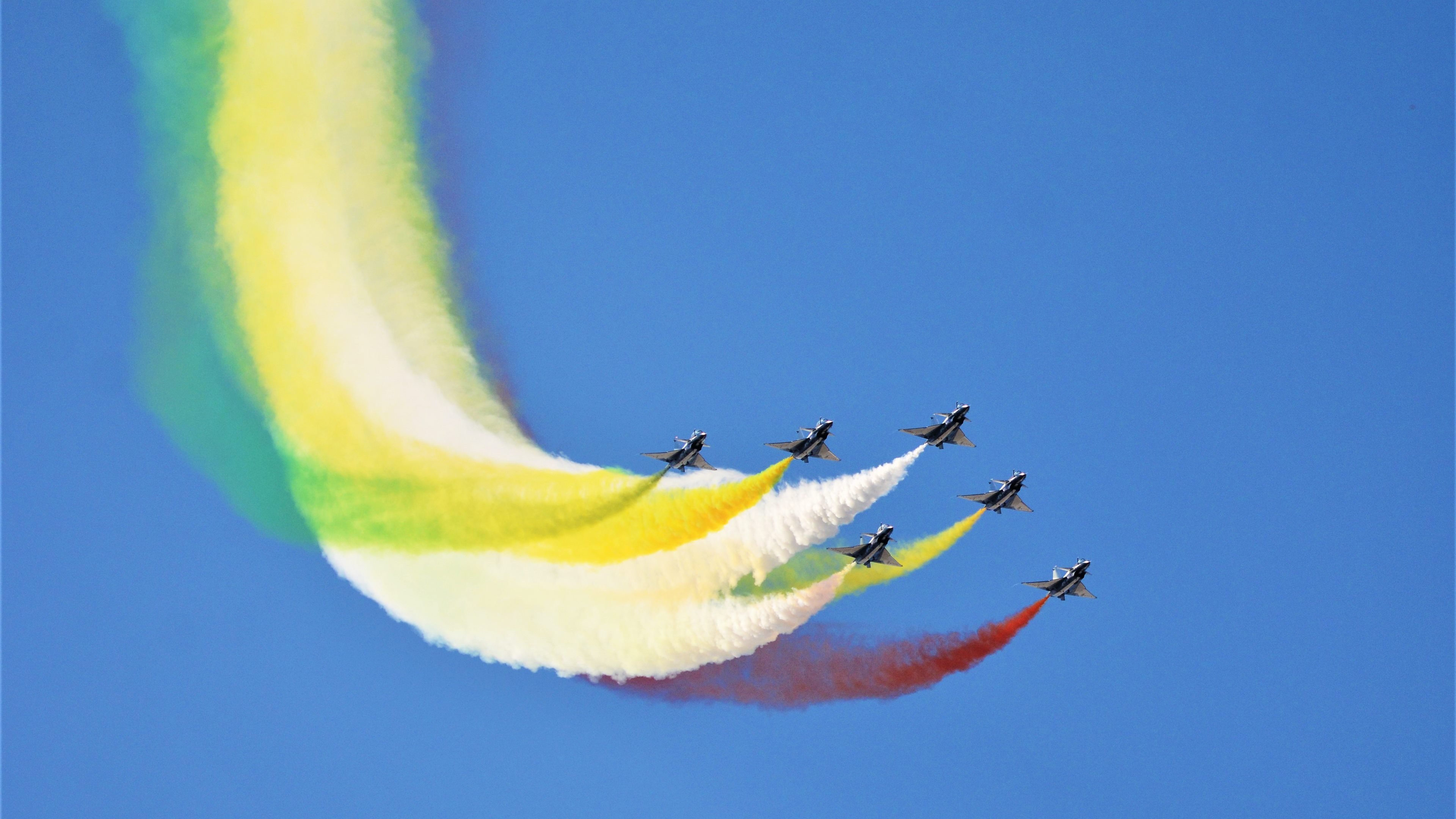 吉林联队主场不敌彼得堡联,胜负未分,球队连续九轮不败,吉林队主力