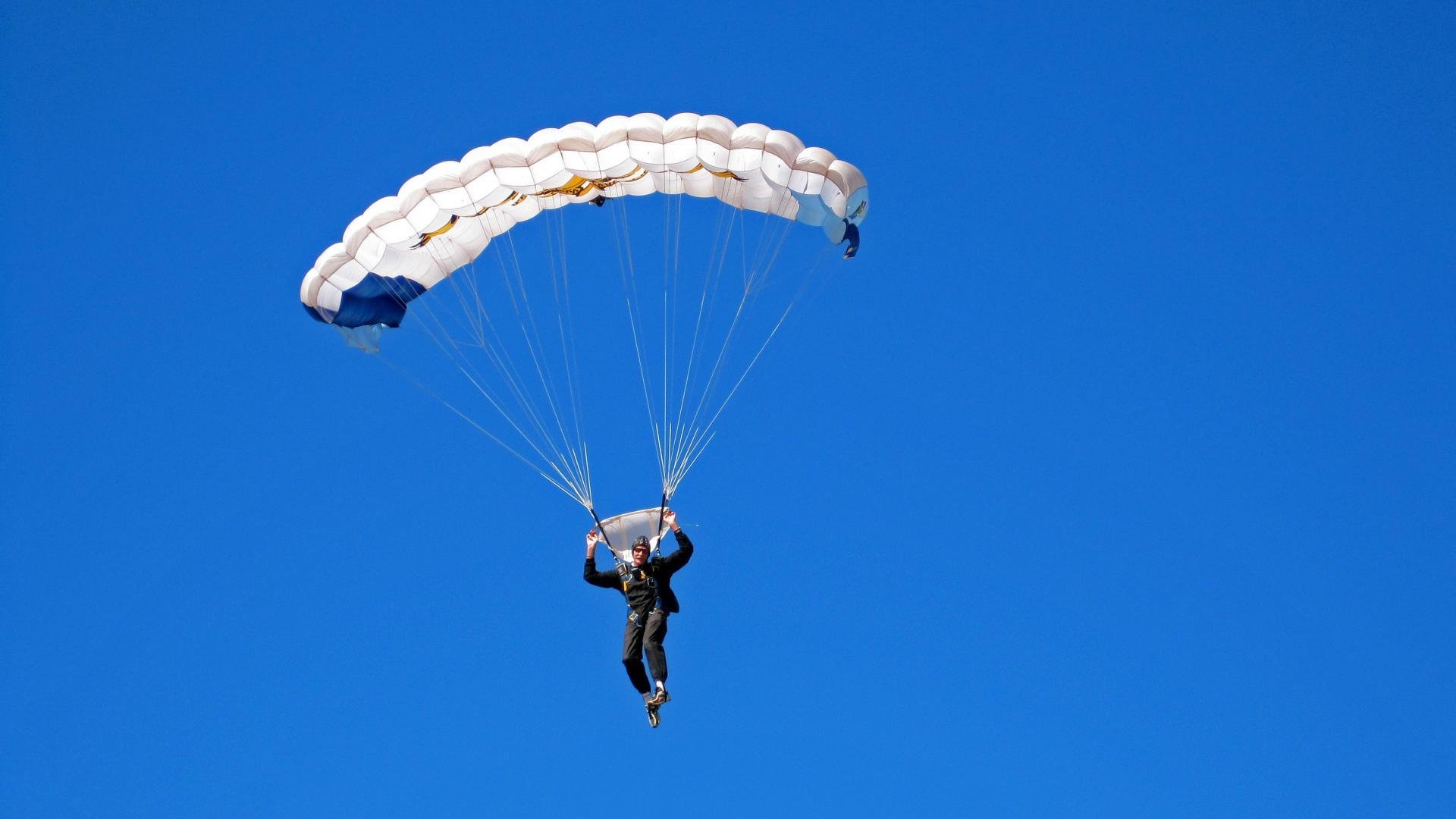 篮网青年队模拟训练与一队展开对抗，篮网队内训练赛